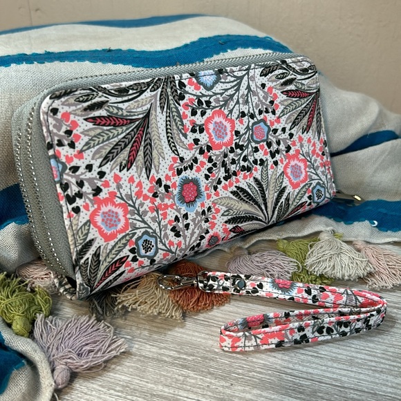 NWT Woman’s Cellphone Wallet with Dual Zipper & Removable Wristlet - Picture 8 of 12